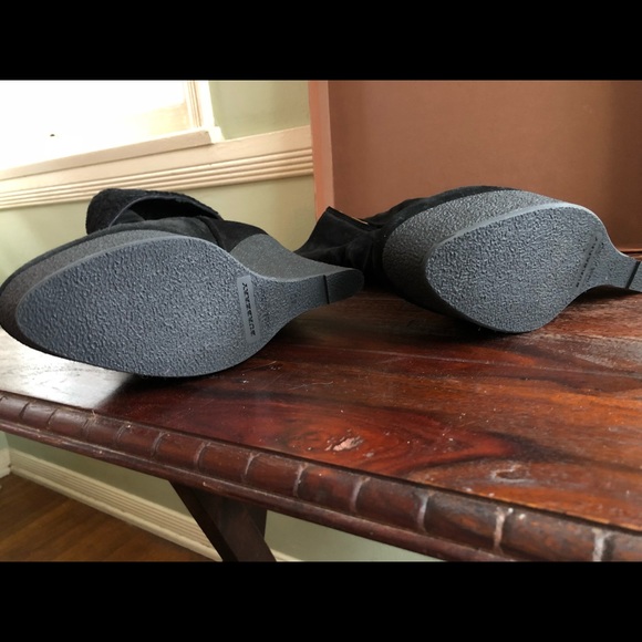 Burberry Suede Wedge Boots with shearling inside - Picture 4 of 6